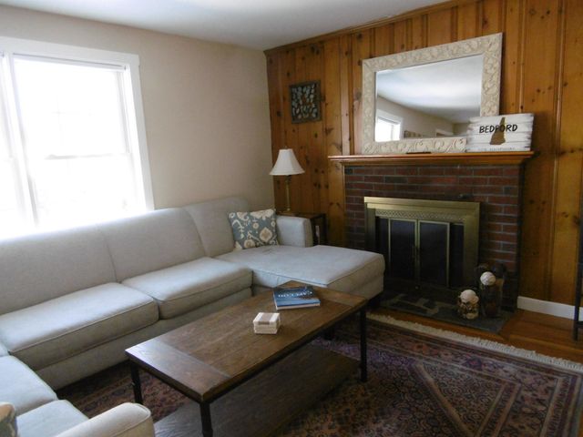 7 Seabee Street, Bedford, NH 03110