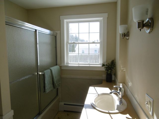 7 Seabee Street, Bedford, NH 03110