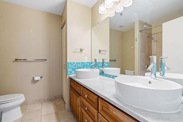 929 Portland Avenue 2005, Minneapolis, MN 55404