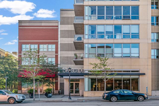 929 Portland Avenue 2005, Minneapolis, MN 55404