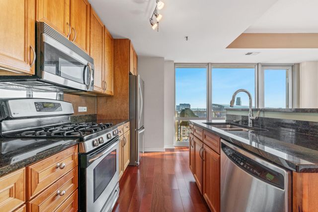 929 Portland Avenue 2005, Minneapolis, MN 55404