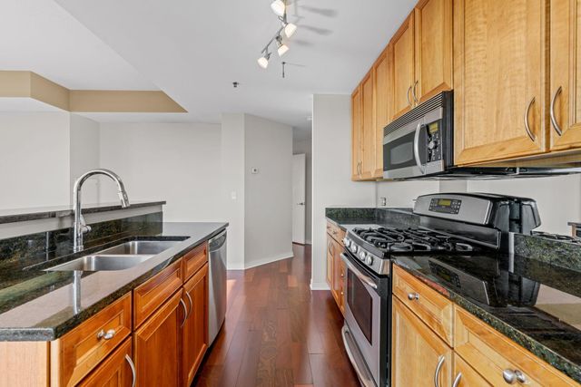 929 Portland Avenue 2005, Minneapolis, MN 55404