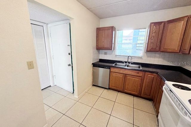 2856 SOMERSET PARK DRIVE 102, Tampa, FL 33613