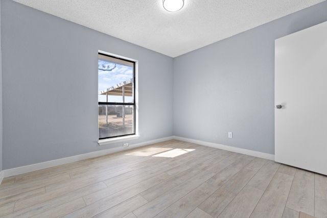 655 E Reindeer Road, Lancaster, TX 75146