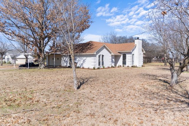 655 E Reindeer Road, Lancaster, TX 75146