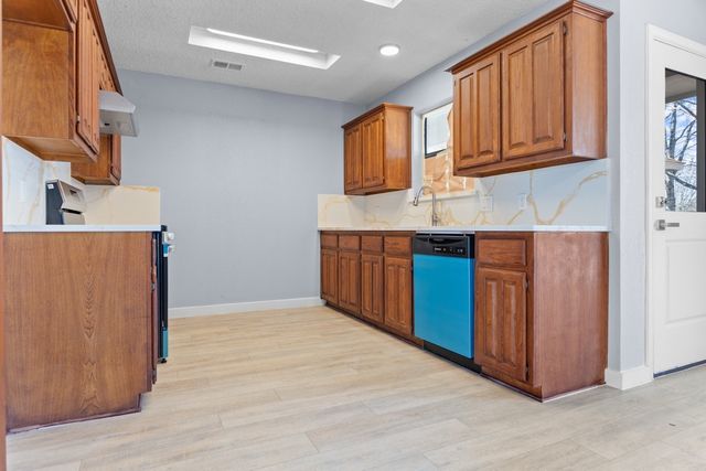 655 E Reindeer Road, Lancaster, TX 75146