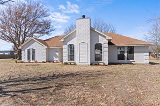 655 E Reindeer Road, Lancaster, TX 75146