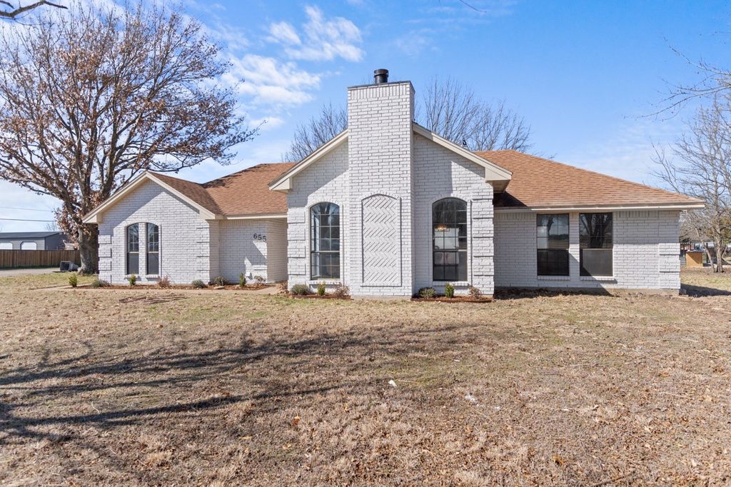 655 E Reindeer Road, Lancaster, TX 75146
