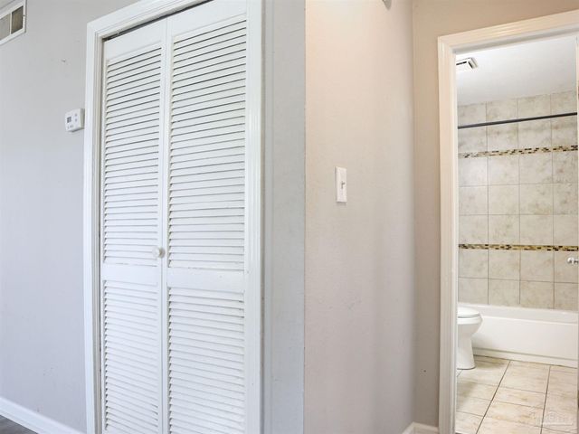 2811 Langley Ave 221, Pensacola, FL 32504