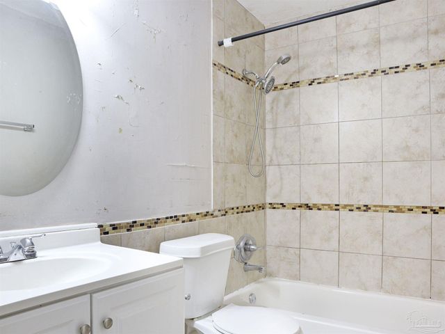 2811 Langley Ave 221, Pensacola, FL 32504