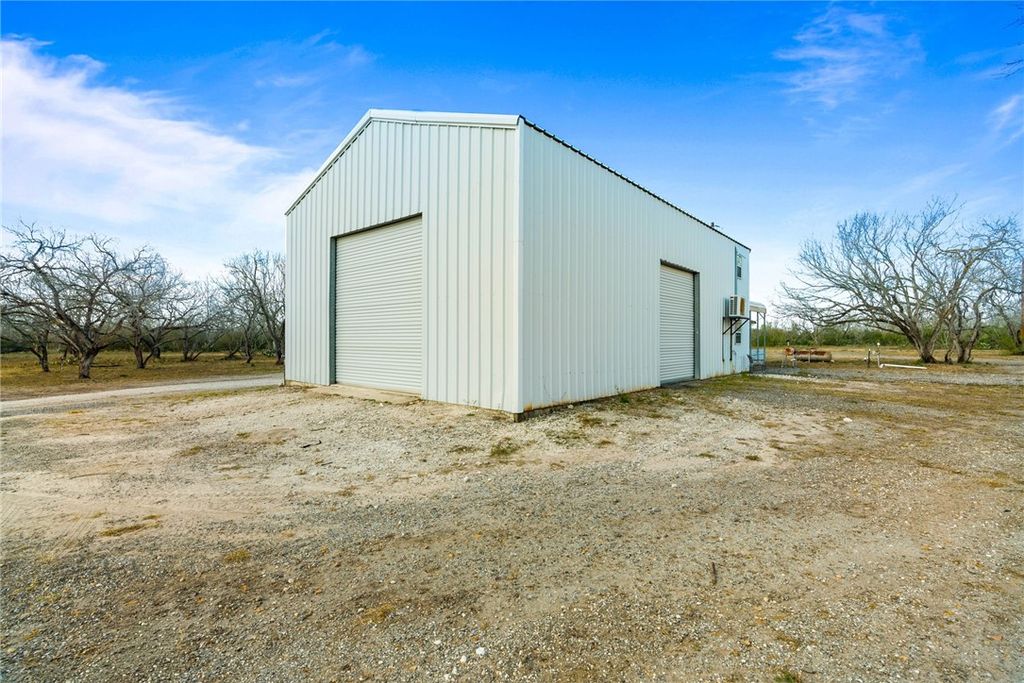 523 Ranger Dr, Sandia, TX 78383