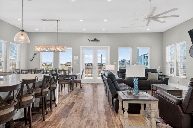 3815 Sea Breeze Lane, Galveston, TX 77554