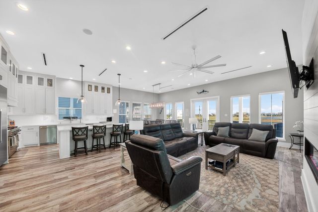 3815 Sea Breeze Lane, Galveston, TX 77554