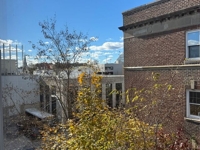 1691 Cambridge St 42, Cambridge, MA 02138