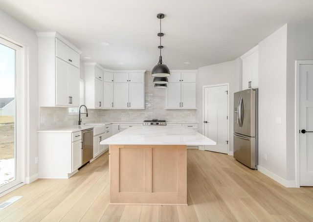 525 Clear Pond Way, Verona, WI 53593