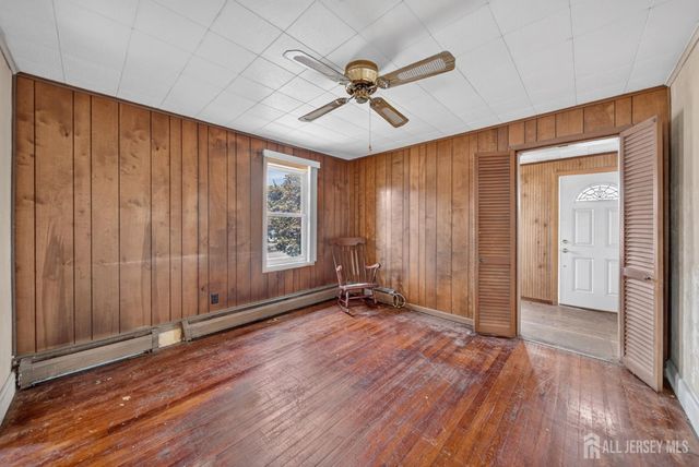 27 Lillian Terrace, Woodbridge Proper, NJ 07095
