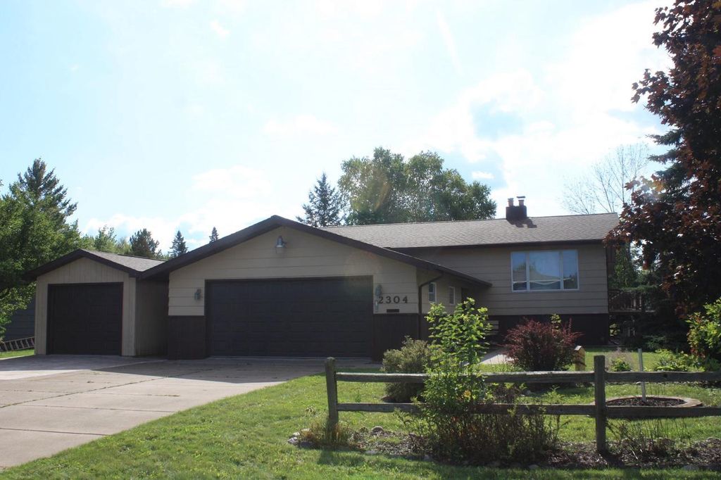 2304 E 10th St, Superior, WI 54880