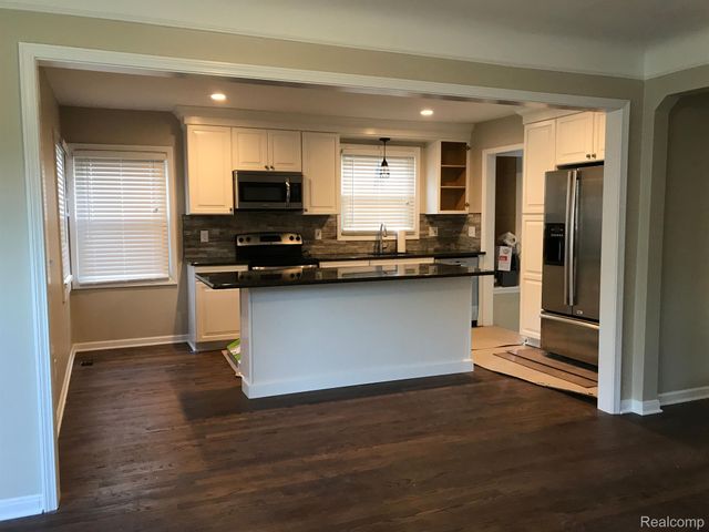 800 CAMBRIDGE Road, Berkley, MI 48072