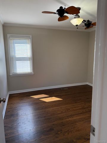 800 CAMBRIDGE Road, Berkley, MI 48072