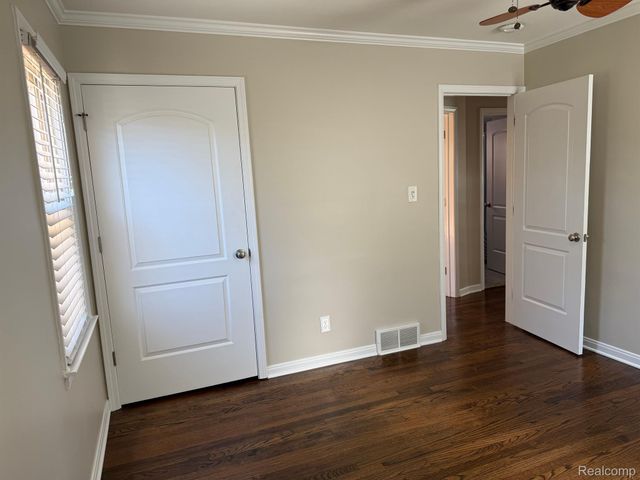 800 CAMBRIDGE Road, Berkley, MI 48072