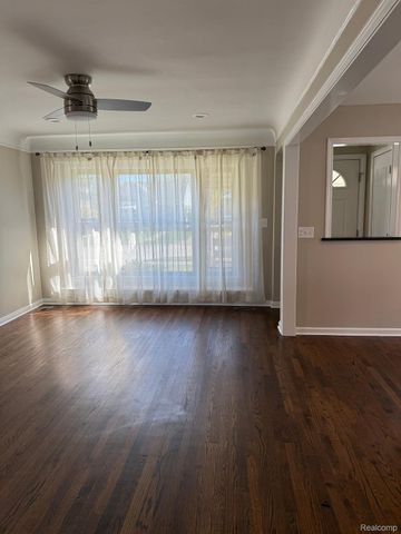 800 CAMBRIDGE Road, Berkley, MI 48072