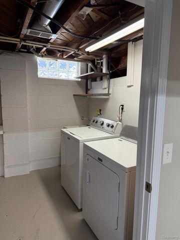 800 CAMBRIDGE Road, Berkley, MI 48072