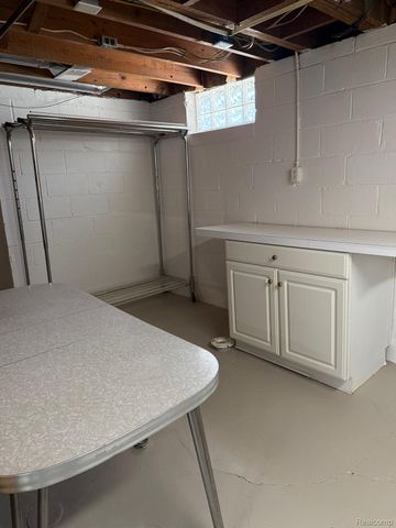 800 CAMBRIDGE Road, Berkley, MI 48072