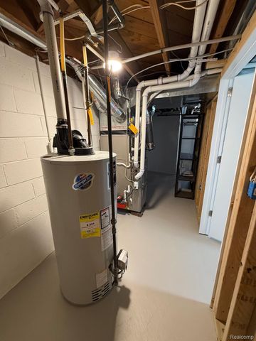 800 CAMBRIDGE Road, Berkley, MI 48072