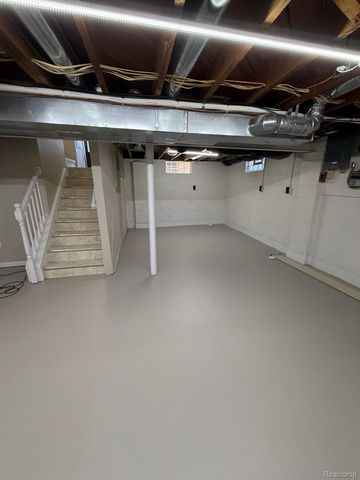 800 CAMBRIDGE Road, Berkley, MI 48072