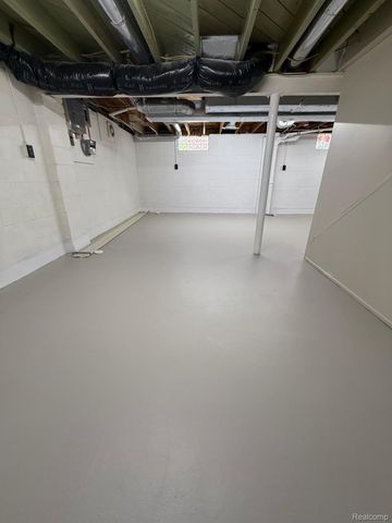 800 CAMBRIDGE Road, Berkley, MI 48072