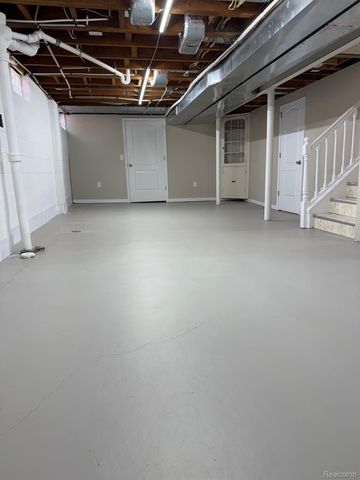 800 CAMBRIDGE Road, Berkley, MI 48072