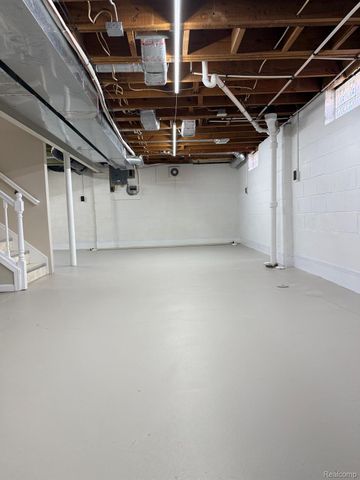 800 CAMBRIDGE Road, Berkley, MI 48072