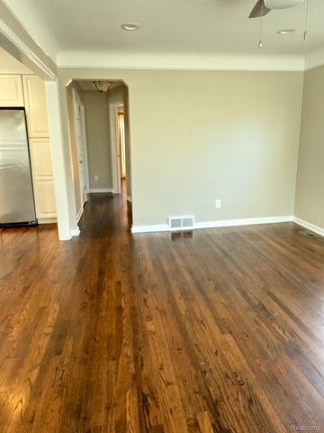 800 CAMBRIDGE Road, Berkley, MI 48072