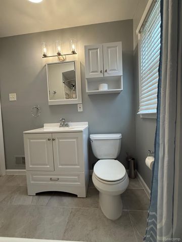 800 CAMBRIDGE Road, Berkley, MI 48072