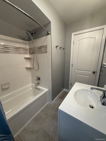 800 CAMBRIDGE Road, Berkley, MI 48072