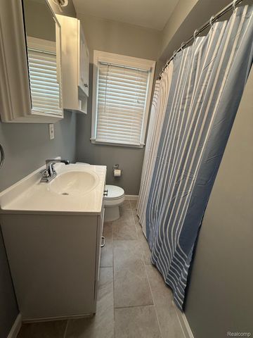 800 CAMBRIDGE Road, Berkley, MI 48072