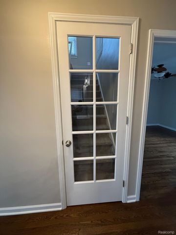 800 CAMBRIDGE Road, Berkley, MI 48072