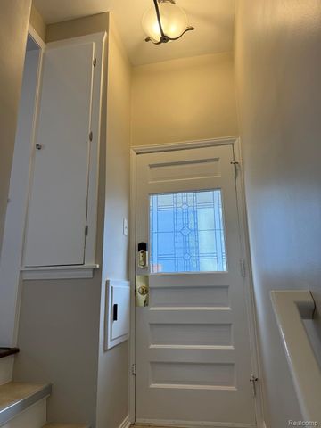 800 CAMBRIDGE Road, Berkley, MI 48072