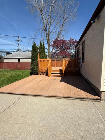 800 CAMBRIDGE Road, Berkley, MI 48072