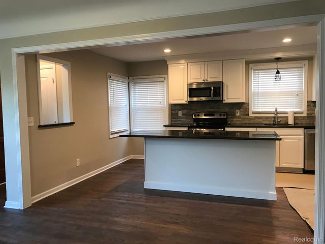 800 CAMBRIDGE Road, Berkley, MI 48072