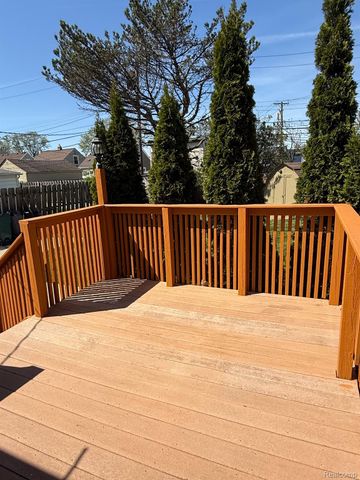 800 CAMBRIDGE Road, Berkley, MI 48072