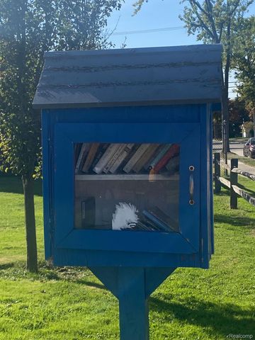 800 CAMBRIDGE Road, Berkley, MI 48072