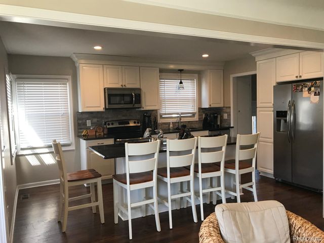 800 CAMBRIDGE Road, Berkley, MI 48072