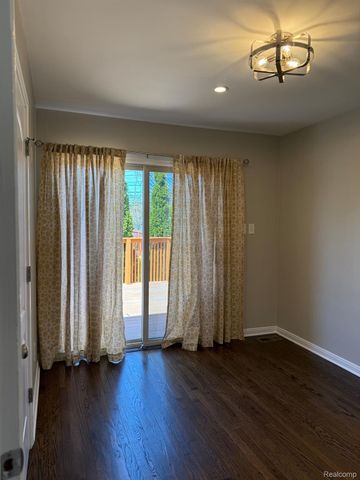 800 CAMBRIDGE Road, Berkley, MI 48072