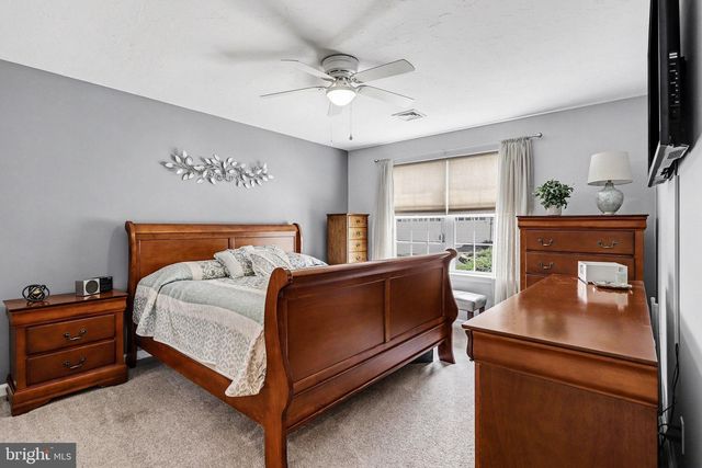 67 S ALPINE DR, York, PA 17408