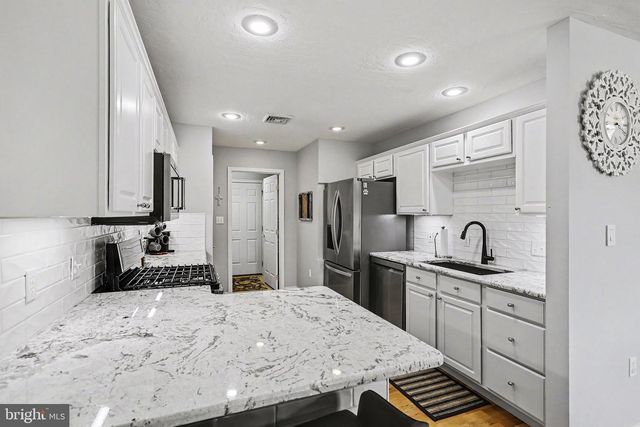 67 S ALPINE DR, York, PA 17408