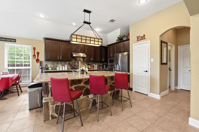 603 E Saunders Street, Trenton, TX 75490