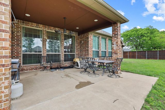 603 E Saunders Street, Trenton, TX 75490