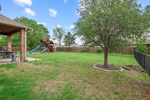 603 E Saunders Street, Trenton, TX 75490