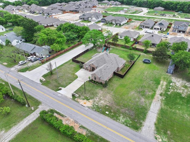 603 E Saunders Street, Trenton, TX 75490